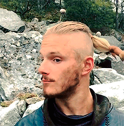 Bjorn Lothbrok GIFs - Find & Share on GIPHY