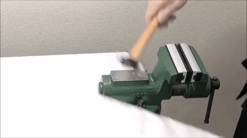 Японец сделал острый нож из обычной фольги и даже показал его в деле нож из фольги, нож из макарон, нож своими руками, как сделать нож видео