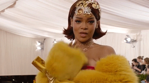 Gif de Rihanna no Met Gala de 2015.