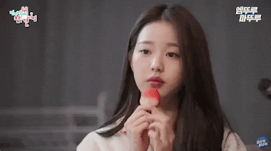 “Who eats pizza like that?”… Jang Won Young is once again being targeted by the female community