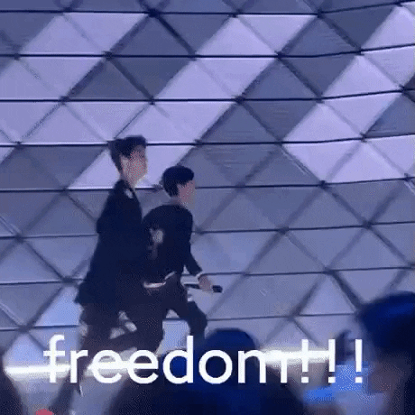 Lelus không kiềm được vui vẻ mà chạy ngay sau khi chung kết xong (Nguồn: Internet) Lelus không kiềm được vui vẻ mà chạy ngay sau khi chung kết xong (Nguồn: Internet)