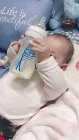 Em gái bé bỏng của Mẹ, Mẹ thật sự may mắn khi có em bên đời!

Công việc của Mẹ khá bận, Mẹ chẳng có thời gian chăm và chơi với em, chỉ có thể cho em ăn rồi để em tự chơi một mình, đến bao giờ chán và khóc thì em mới được Mẹ ôm em một lát. Đặc biệt là cứ có đt đến thì em đang khóc lại nín ngay.

Trộm vía em ăn ngoan ngủ ngoan, mặc cho cái công trường bên cạnh nhà ầm ầm cả ngày lẫn đêm

Cảm ơn em yêu ♥️ Mẹ sắp nhàn rùi ♥️
#07m29d