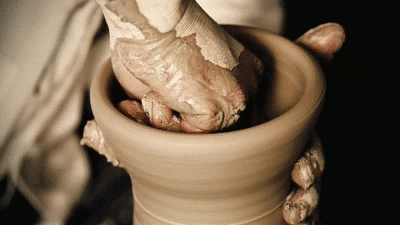 A picture of an artisan.