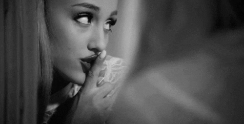 Resultado de imagen para ariana grande gif