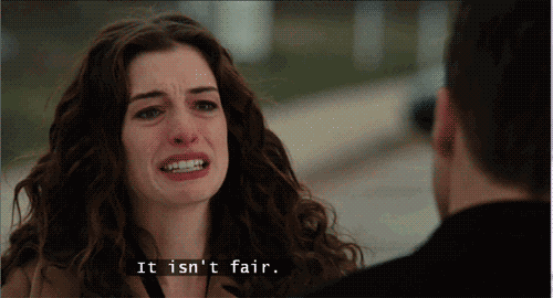 Anne Hathaway diciendo que no es justo que se acabe la canción que le había recordado a alguien.- Blog Hola Telcel