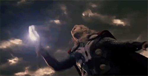 Thor lanzando truenos y rayos 