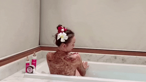 Tẩy tế bào chết cho body tại nhà với Noni Scrub for body