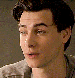 Harry Lloyd GIF - Find & Share on GIPHY