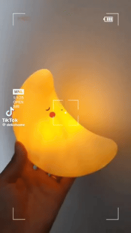 Luna LED decorativa encendida