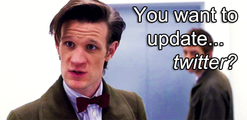 O personagem Doctor dizendo a frase "You want to update... twittter?"