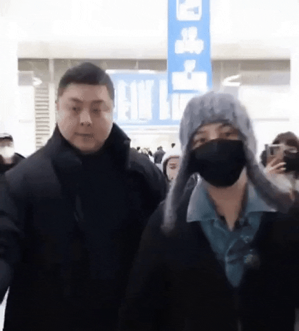[DISQUS] Фанаты в восторге от образа G-Dragon в аэропорту: «Он такой очаровательный!»