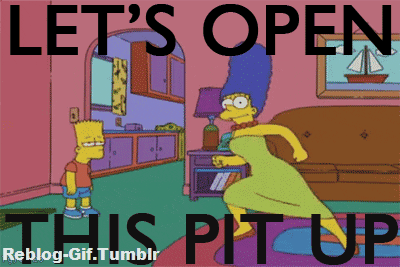Marge Simpson con un rótulo de "let's open this pit up"