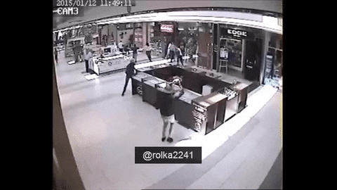 Images d’une vidéo de surveillance montrant le braquage d’une bijouterie