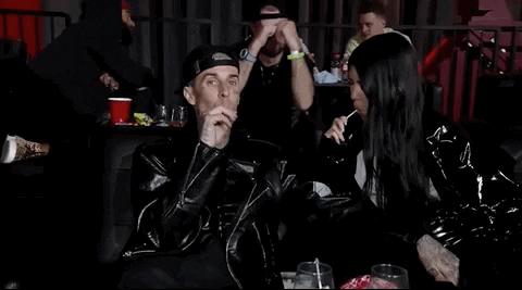 The gif of Kourtney Cardashian and Travis Barker as spectators at the UFC