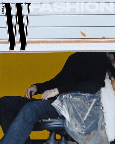 Бан Чан из Stray Kids появился на цифровой обложке W Korea в образах Fendi 12 Бан Чан из Stray Kids появился на цифровой обложке W Korea в образах Fendi