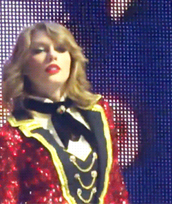 Taylor Swift Dancing GIF - Find & Share on GIPHY