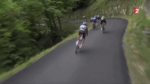 Chutes Cagades Et Course Contre Un Tramway Les Meilleurs Gifs Du Tour De France 17