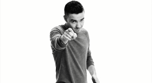 one direction liam payne 1d peace pointing