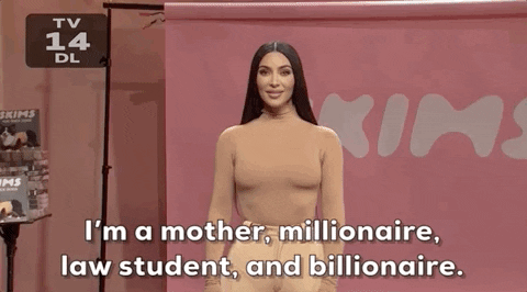 Kim Kardashian diciendo que es billonaria