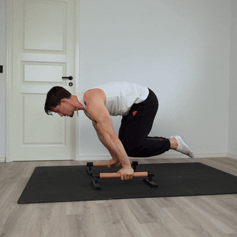 Advanced Tuck Planche demonstration