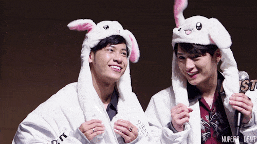 SingtoKrist rất chăm chỉ tổ chức fanmeeting và càng chăm chỉ "rải đường" cho fan hâm mộ. (Ảnh: Internet) SingtoKrist rất chăm chỉ tổ chức fanmeeting và càng chăm chỉ "rải đường" cho fan hâm mộ. (Ảnh: Internet)