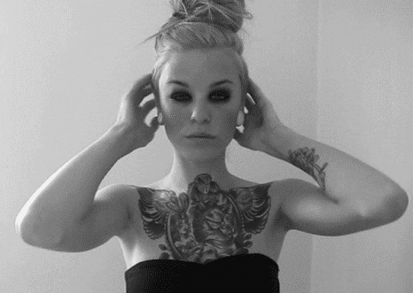 hot chicks with tattoos gifs naked girls peeing in public