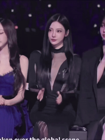 Нетизены в восторге от классической красоты aespa на недавней премии MAMA Awards 2025 8 Нетизены в восторге от классической красоты aespa на недавней премии MAMA Awards 2025