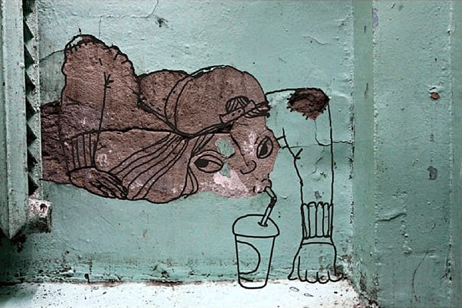 истории штукатурки, рисунки на обшарпанных стенах