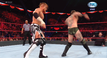 WWE RAW (13 de enero 2020) | Resultados en vivo | ¡A puñetazo limpio! 26