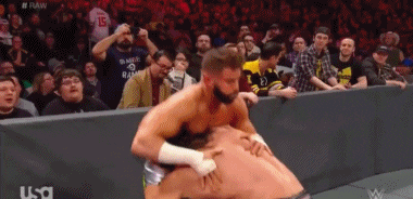 WWE RAW (23 de diciembre 2019) | Resultados en vivo | Rey Mysterio vs. Seth Rollins 18