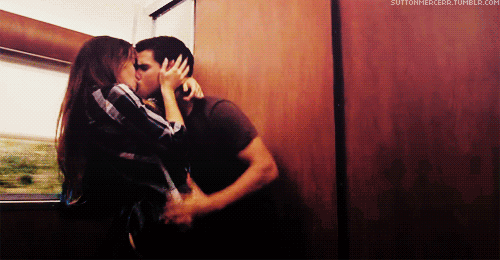 Train Kiss Scene S Find And Share On Giphy