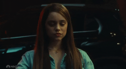 Jenna Ortega limpiándose las lágrimas por la posibilidad de que regresar a Scream, una de las franquicias que formaron parte importante de su carrera.- Blog Hola Telcel 