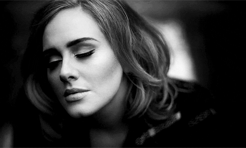 Adele en el videoclip de Hello.