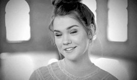 Resultado de imagem para maia mitchell gif