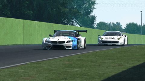 Autos en iRacing luchando por el primer puesto en la primera edición de la competencia que considera oficialmente a los videojuegos como deporte.- Blog Hola Telcel 