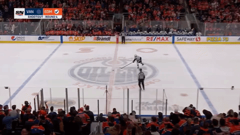 Duncan Keith Catches Huge Hit From Tyler Myers In His Oilers Debut 