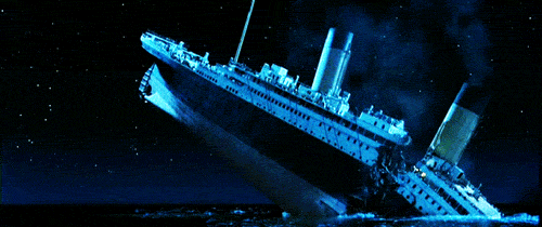 Titanic hundiéndose por la mitad