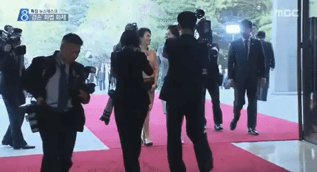 Kim Jong Un guarding Moon Rae In in news gifs