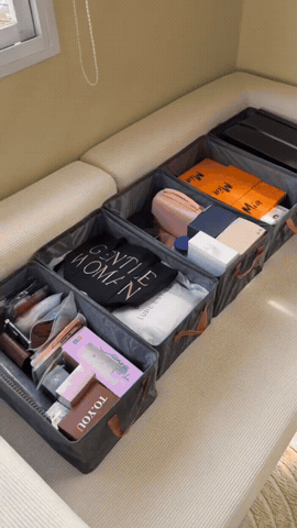 Organizador de ropa en uso