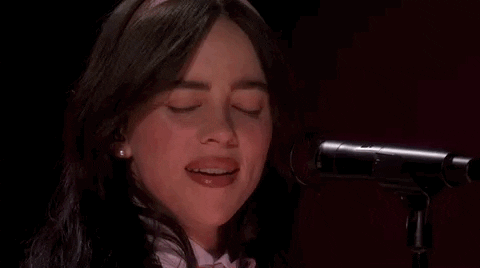 La cantante Billie Eilish canta emocionada.- Blog Hola Telcel
