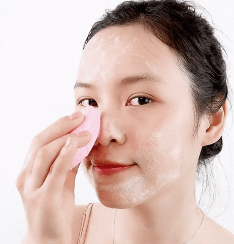 Máy rửa mặt Halio mang đến trải nghiệm làm sạch da tốt hơn cho da nhạy cảm. So sánh Halio và Halio Sensitive để tìm máy rửa mặt giá tốt nhất cho nhu cầu làm đẹp của bạn.