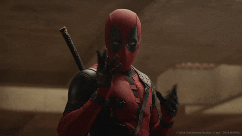 Deadpool moviendo sus manos en la película de Deadpool & Wolverine Deadpool moviendo las manos de forma misteriosa para recordarnos que la película Avengers: Secret Wars estará plagada de sorpresas.- Blog Hola Telcel