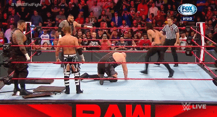 WWE RAW (13 de enero 2020) | Resultados en vivo | ¡A puñetazo limpio! 37