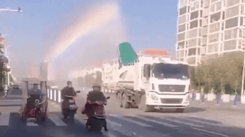 Truck spreading rainbow
