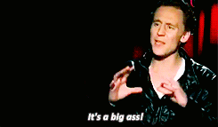 Tom Hiddleston opening his hands, mouthing 