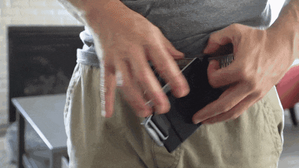 Minimalist Clip-On Invisible Wallet – Deliver Host