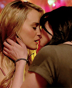 Laura prepon lesbian kiss opinion Sorry, that Laura prepon lesbian kiss apologise, but