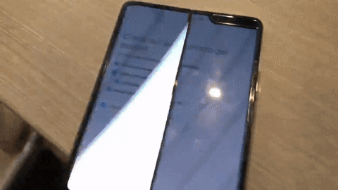 三星 Galaxy Fold 折疊手機 傳出螢幕問題，官方表示將確認發生原因 - 電腦王阿達