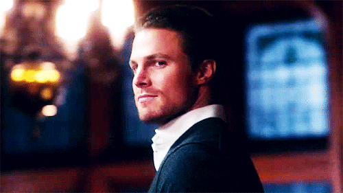 Blinking Stephen Amell GIF - Find & Share on GIPHY