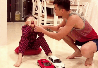 Clip: Cười nghiêng ngả màn nhổ răng cho con của vợ chồng Bảo Thanh